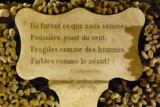 Catacombes Paris citation lamartine